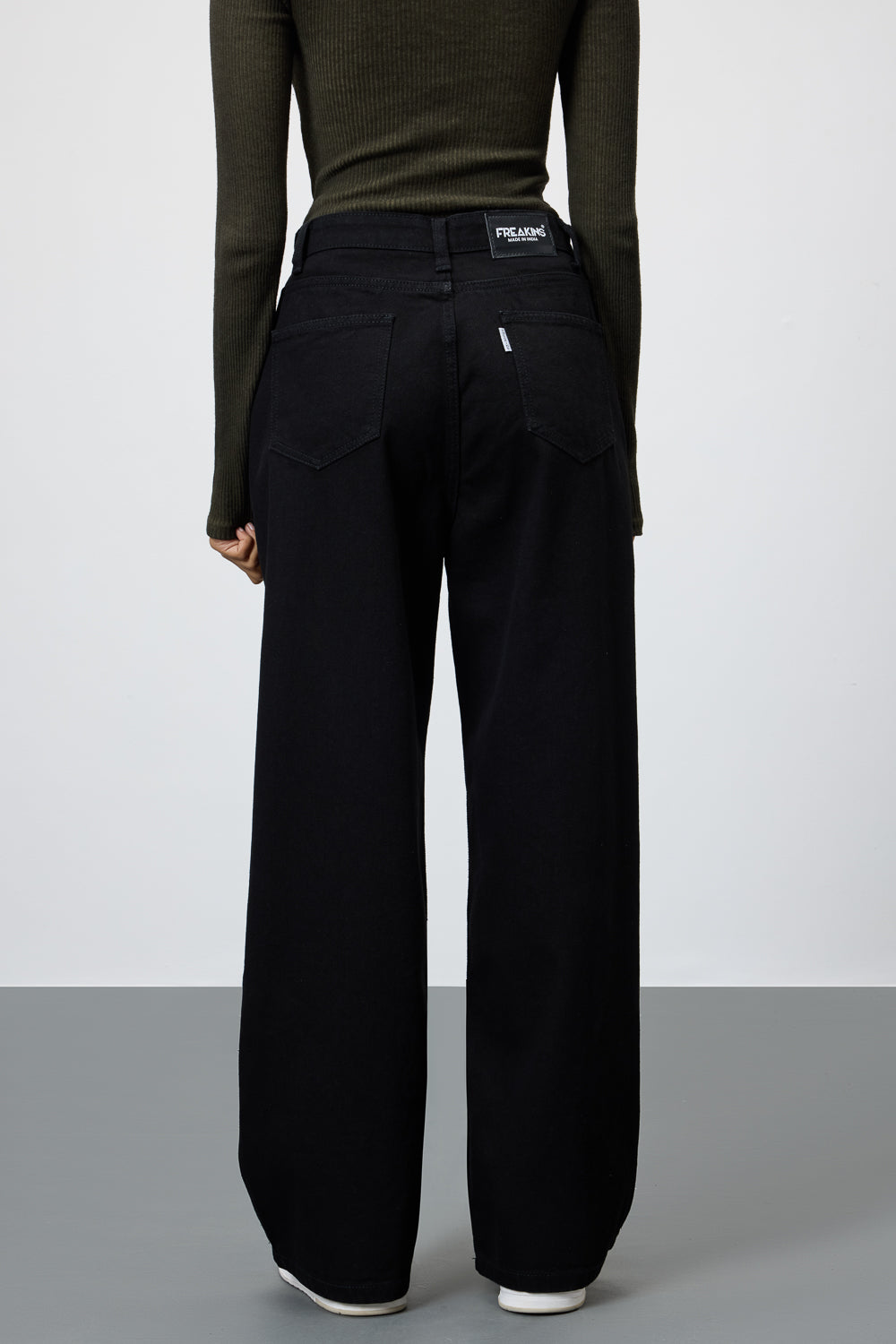 Onyx Cropped Women's Wide Jeans