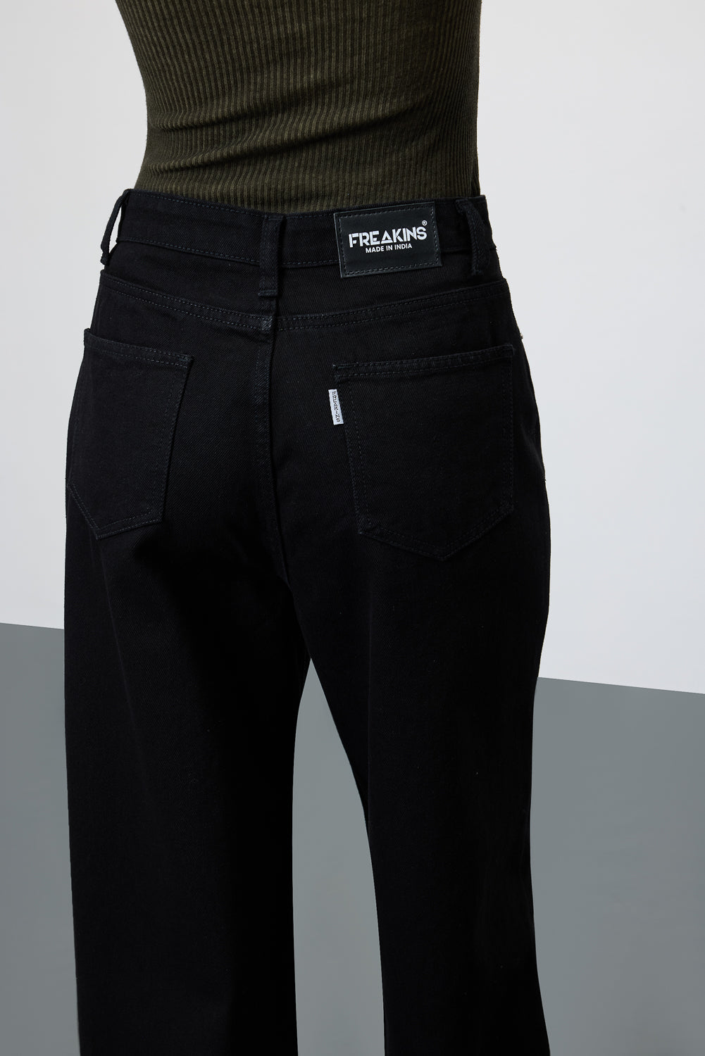 Onyx Cropped Women's Wide Jeans